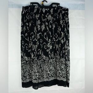 Alfred Dunner Barbados floral accordion style Midi Skirt Size 18 Black/White NWT
